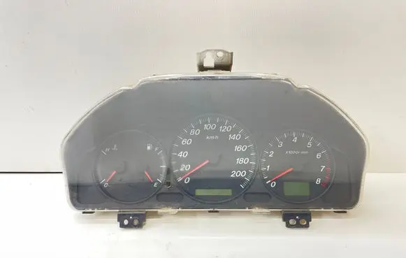 Mazda MPV Speedometer (instrument cluster) LC8255430 1575100400