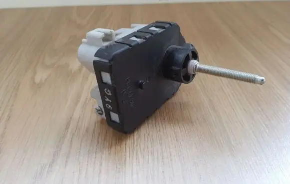 Mazda CX-7 Headlight level adjustment motor PBTGF30 10601160