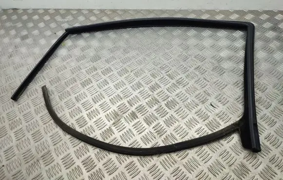 Ford Turneo Courier Front door glass trim molding