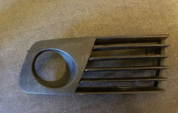 Seat Ibiza III (6L) Front bumper lower grill 6L0853665A M8213