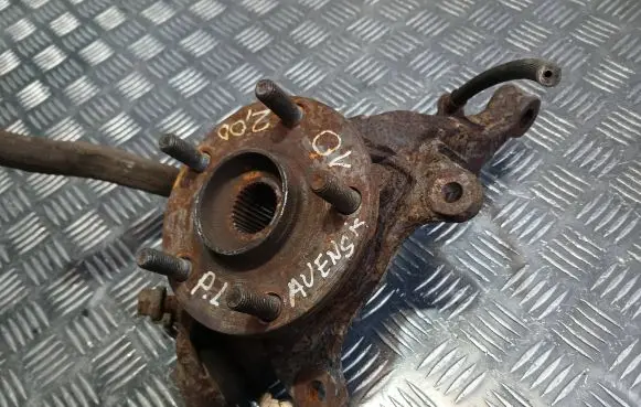 Toyota Avensis T270 Front wheel hub spindle knuckle
