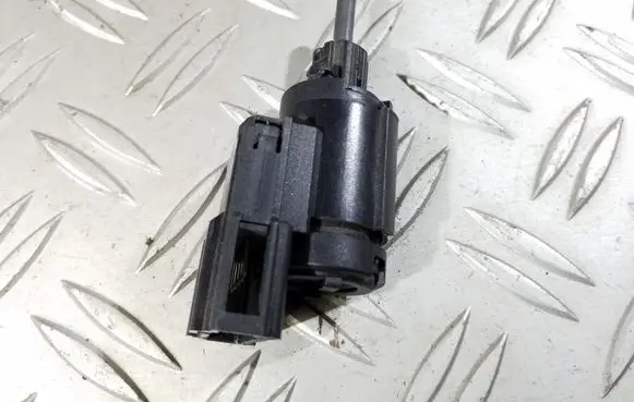 Volkswagen PASSAT B5.5 Brake pedal sensor switch 3B0945511A 19322007 05734