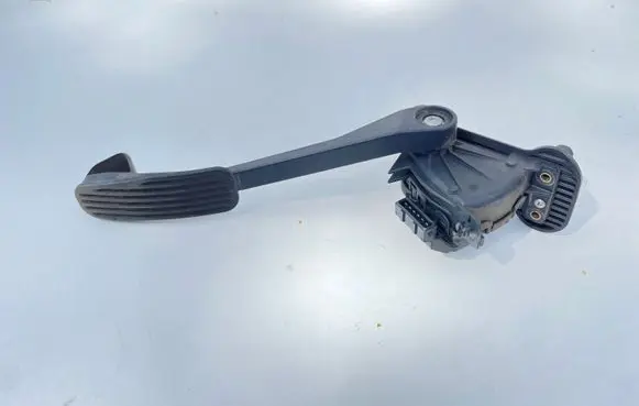 Volvo V70 Accelerator throttle pedal 30636004