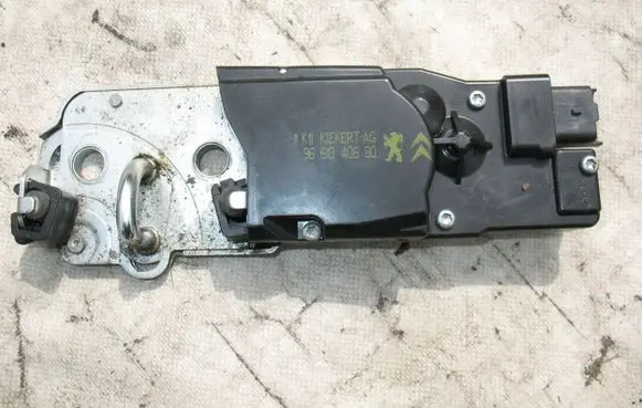 Citroen C5 Tailgate lock latch 9661840680