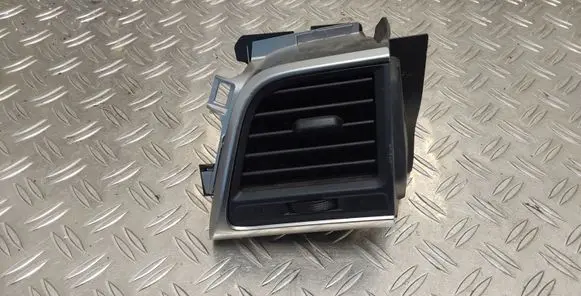 Toyota Verso-S Dashboard side air vent grill/cover trim 5566052040 5566052050