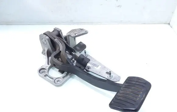 Volvo V70 Brake pedal 31202551
