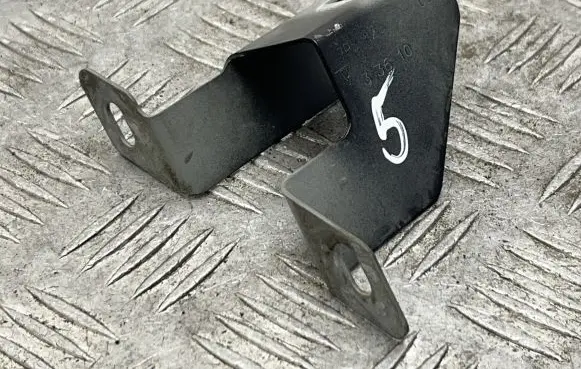 Porsche Cayenne (92A) Fender mounting bracket 7P5821161