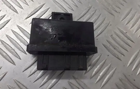Peugeot 307 Fuel pump relay 240107