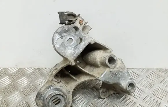 Audi A4 S4 B6 8E 8H Engine mounting bracket 8E0199352N