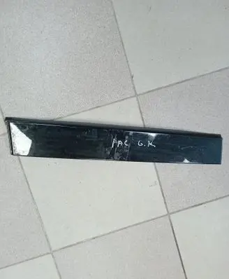 Front door glass trim molding