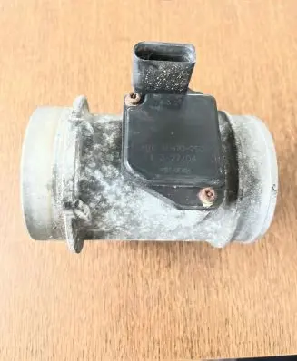 Audi A6 S6 C5 4B Mass air flow meter AFH7025C 32704 54320