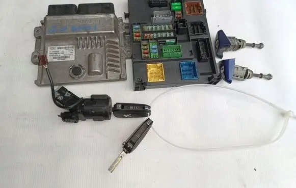 Peugeot 308 Engine ECU kit and lock set 9804828580