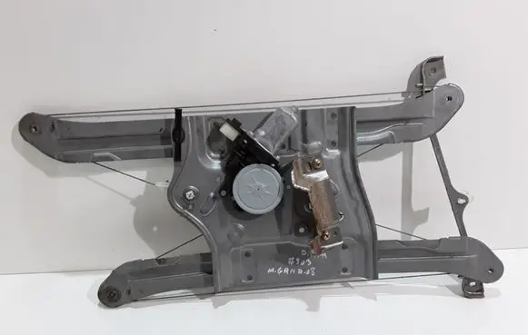 Mitsubishi Grandis Front door window regulator with motor 
