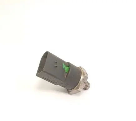 Audi A3 S3 8P Fuel pressure sensor 06D906051A 0261545008