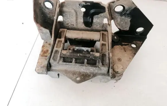 Engine mount bracket