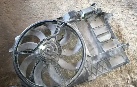 Electric radiator cooling fan