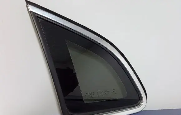 Volvo V40 Rear side window