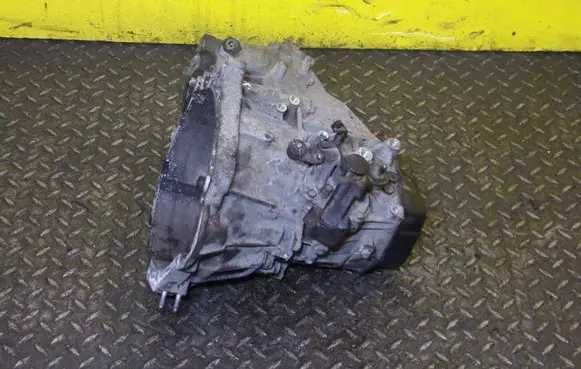 KIA Carens II Manual 5 speed gearbox 