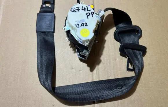 Audi Q7 4L Front seatbelt