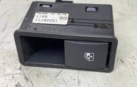 Opel Zafira B Electric window control switch 13228711