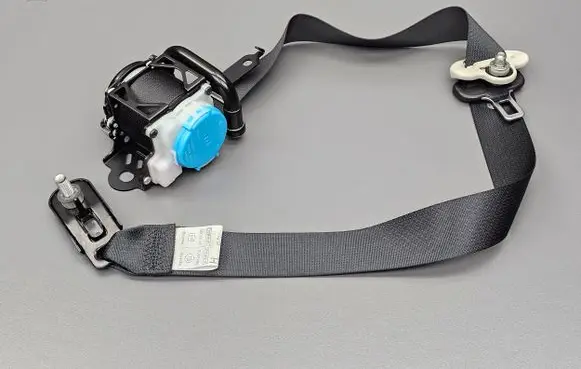 Mazda 3 III Front seatbelt TKAH2EH958 0643009 0443009