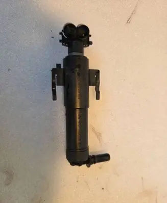BMW 5 G30 G31 G38 Headlight washer spray nozzle 7393509