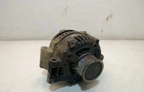 Toyota RAV 4 (XA40) Generator/alternator 