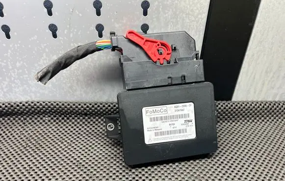 Volvo V70 Hand brake control module 31341542