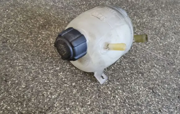 Renault Scenic I Coolant expansion tank/reservoir 7700839184