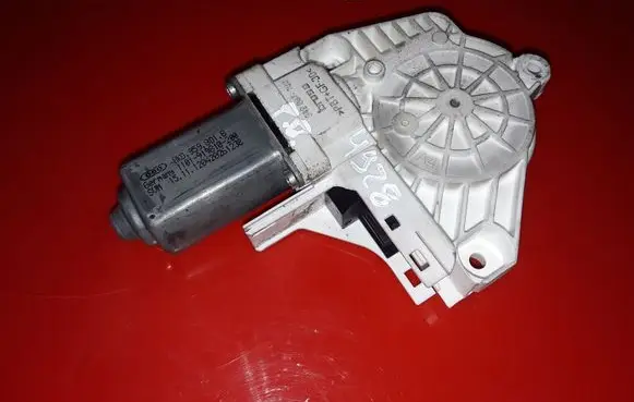 Volkswagen Sharan Front door window regulator motor 8K0959801B 1101919810200 11120420261238