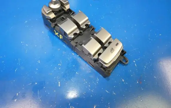 Jaguar XF X250 Electric window control switch AX2314540AA