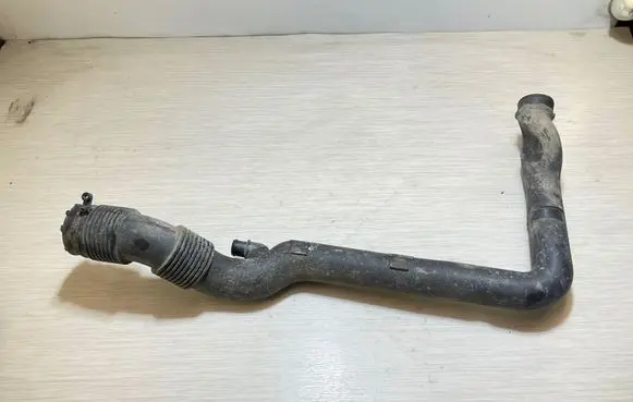 Land Rover Discovery 4 - LR4 Intercooler hose/pipe AH2217990AC 1038107