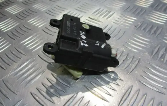 Nissan Almera Tino Central body control module 3T04030820