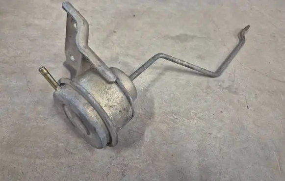 Mitsubishi Pajero Sport I Turbo system vacuum part 