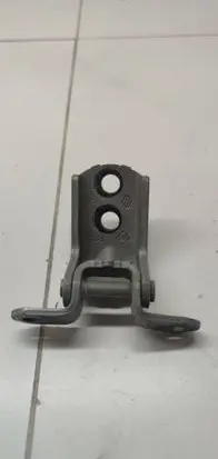 Renault Kadjar Front door lower hinge 