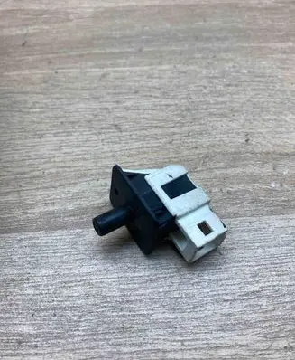 Mercedes-Benz E W211 Front door sensor 2028209410 30011501