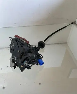 Audi A8 S8 D3 4E Rear door lock 4E0839015