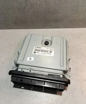 BMW 5 F10 F11 Engine control unit/module 8513250 030157045 0281017648