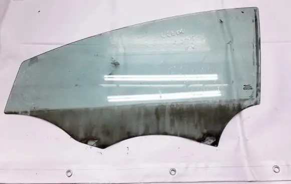 Seat Leon (1P) Front door window glass four-door