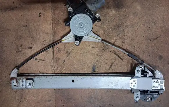 Subaru Forester SJ Rear window lifting mechanism without motor 