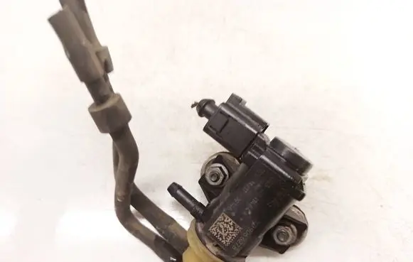 Volkswagen Golf VI Turbo solenoid valve 1K0906627B