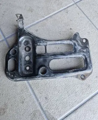 Toyota Avensis T270 Other engine bay part