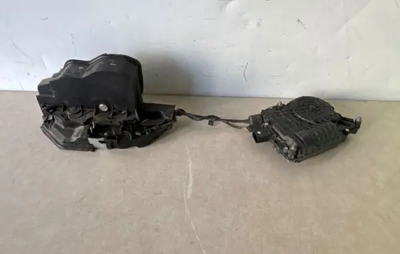 BMW 7 F01 F02 F03 F04 Rear door soft close latching motor 7185688 41543098