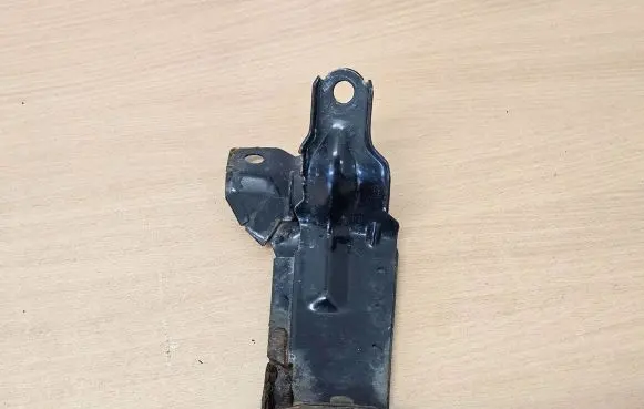 Volvo S60 Radiator mount bracket 31261932