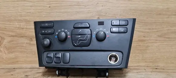 Volvo V70 Climate control unit 8691876