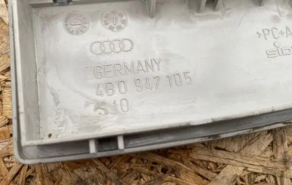 Audi A6 S6 C5 4B Front seat light 4B0947105