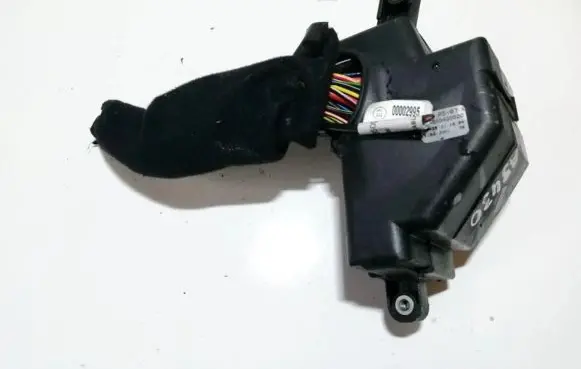 Volkswagen Golf V Fuse box set 26080403971 044555499500