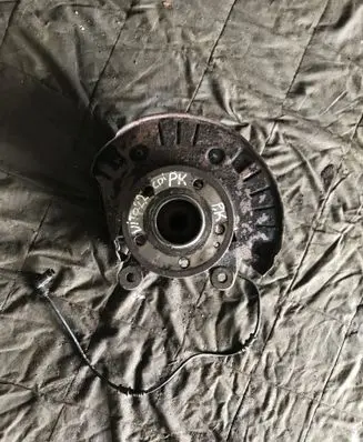 Mercedes-Benz Vito Viano W638 Front wheel hub spindle knuckle