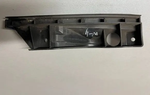 Volkswagen Touran I Front bumper mounting bracket 1T0807889A