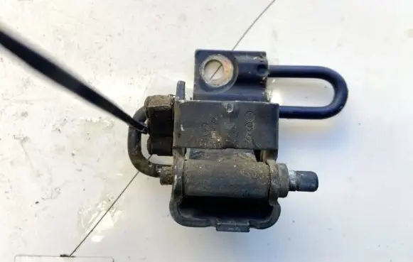 Audi A3 S3 8L Rear door lower hinge